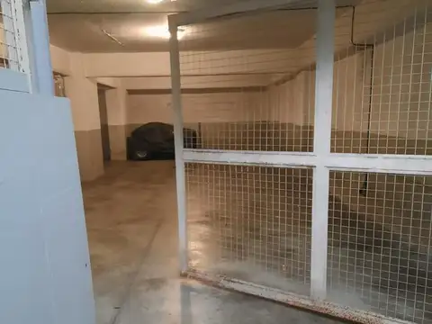 Cochera en Venta en Edificio de Oficinas - Av. Colón al 3400