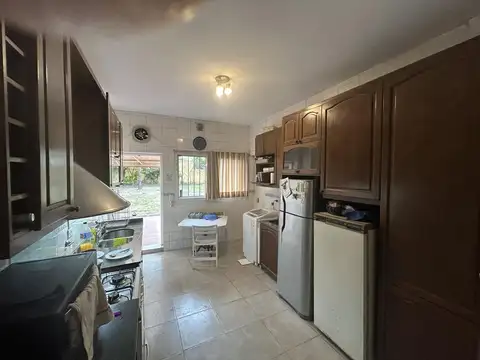 Casa en Alquiler con 4 cocheras