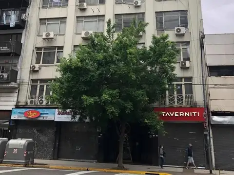 Oficina con ambientes amplios excelente ubicacion