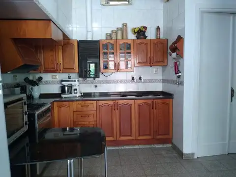 VENDO CASA SOBRE BV PELLEGRINI