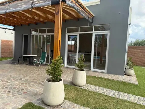 Casa Quinta  en Venta en Escalada, Zárate, G.B.A. Zona Norte