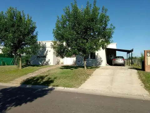 Casa en venta - 3 Dormitorios 3 Baños - Pilar