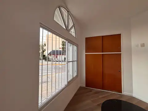 Oficina 3 ambientes con 1 baño
