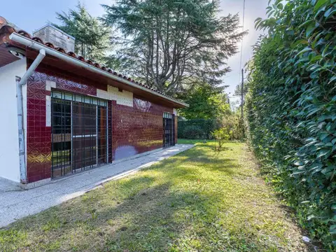 Casa 2 dormitorios en venta, 218 m² totales, calle 405 Villa Elisa