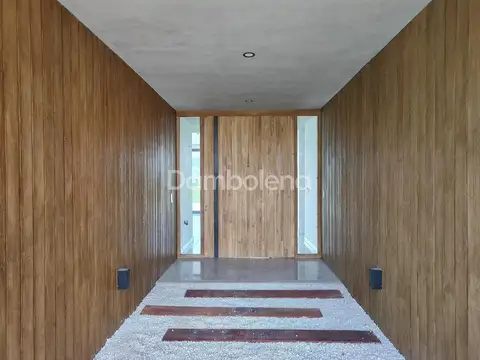 Casa en Venta con 4 cocheras