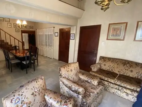 Casa 5 ambientes con 2 baños