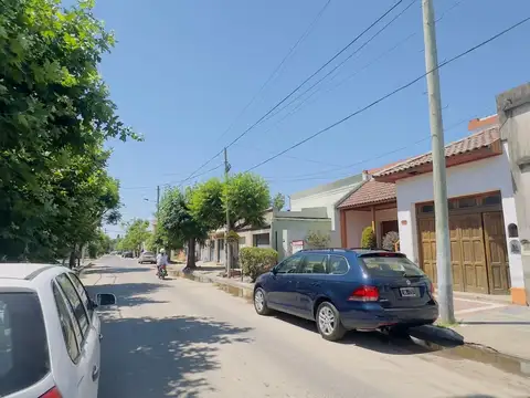 Casa en Venta con 3 cocheras