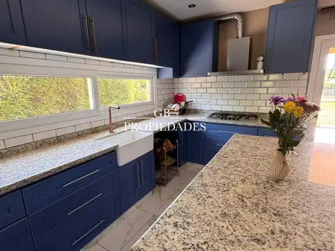 Casa en Venta con 8 cocheras