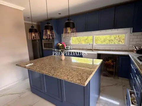 Casa 6 ambientes con 3 baños