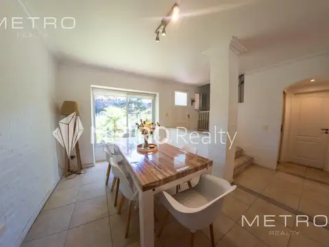 Casa en Venta con 4 cocheras