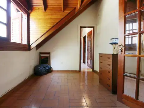 Casa 6 ambientes con 3 baños