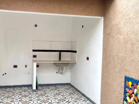 Casa 6 ambientes con 2 baños
