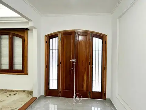 Casa 6 ambientes con 2 baños
