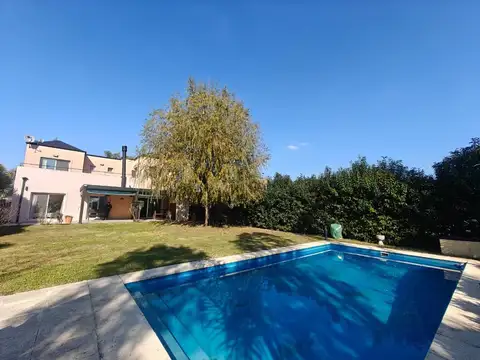 Casa 5 ambientes con pileta en Pilar del Este Sta. Guadalupe