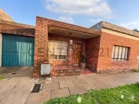 VENTA CASA 4 AMBIENTES MORON SUR A RECICLAR