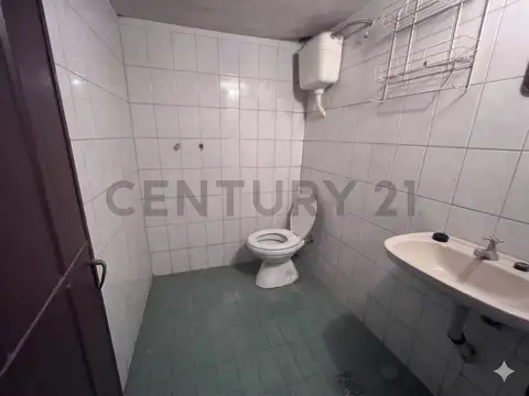 VENTA CASA 4 AMBIENTES MORON SUR A RECICLAR