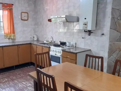 Casa 4 ambientes con 1 baño