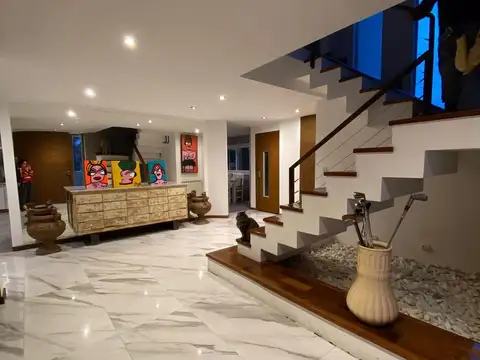 Casa en Alquiler en Abril Club De Campo, USD 4.500