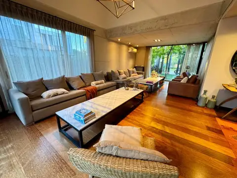 Casa en Venta en Altos del Chateau, USD 1.380.000
