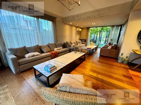 Casa 9 ambientes con 7 baños