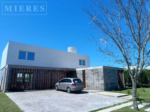 Casa en Alquiler en San Sebastian, USD 1.500