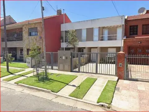 PH 3 ambientes con escritorio, patio y parrilla