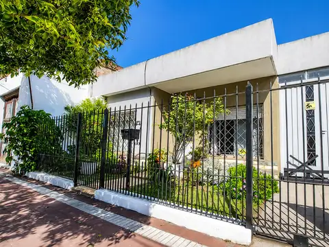 CASA 4 AMBIENTES EN VENTA LAVALLOL