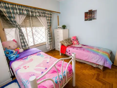 Casa 4 ambientes con 2 baños