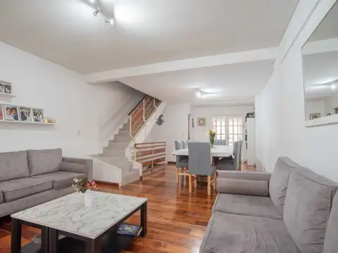VENTA TRIPLEX  SAAVEDRA| PILETA, QUINCHO, COCHERA