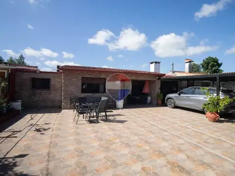Venta de casa 3 dormitorios con piscina Colón