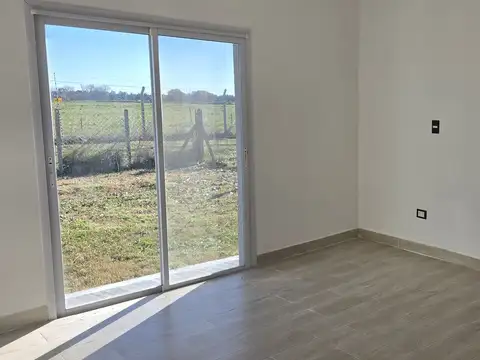 Casa 4 ambientes con 2 baños