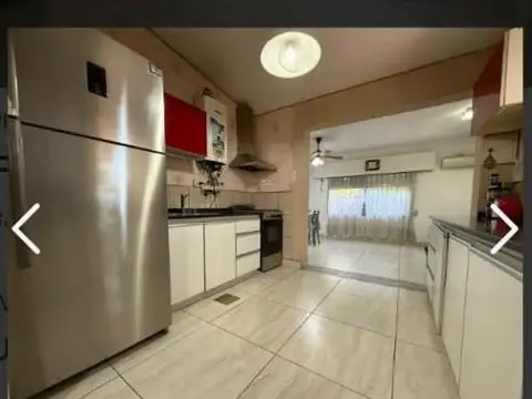 Casa en Venta con 3 cocheras
