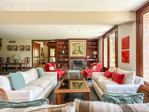 Casa 10 ambientes con 5 baños