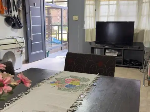 Casa 4 ambientes con 2 baños