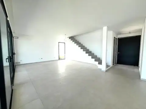 Casa 4 ambientes con 3 baños