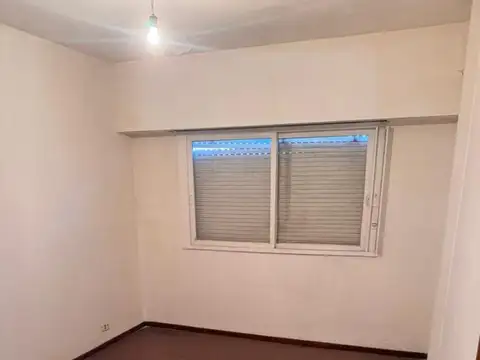 Departamento 3 amb Av. Roca con balcón al frente