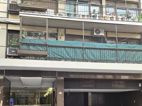 EXCELENTE 5 AMBIENTES, CON BALCON CORRIDO MUY LUMINOSO.