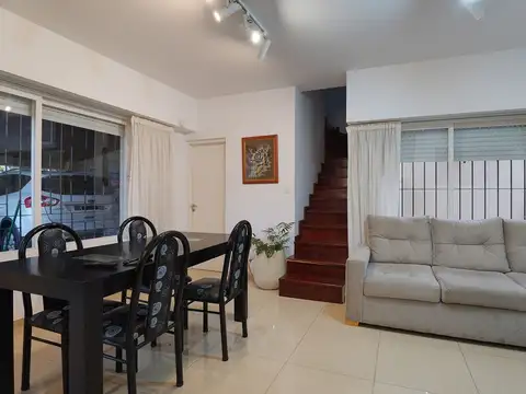 VENTA CASA 5 AMB. COCHERA JARDIN LOMAS DEL MIRADOR