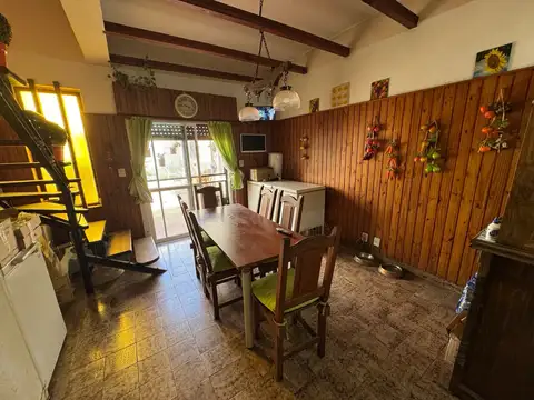 Casa de 3 dormitorios y escritorio a la venta en Saavedra