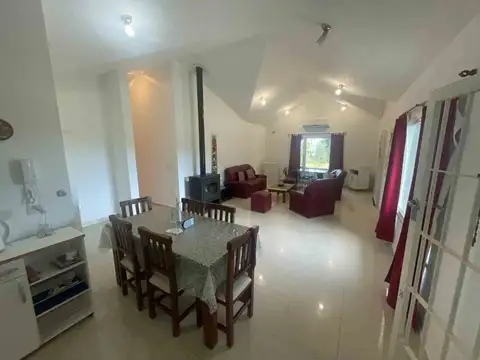 Casa en Venta con 2 cocheras