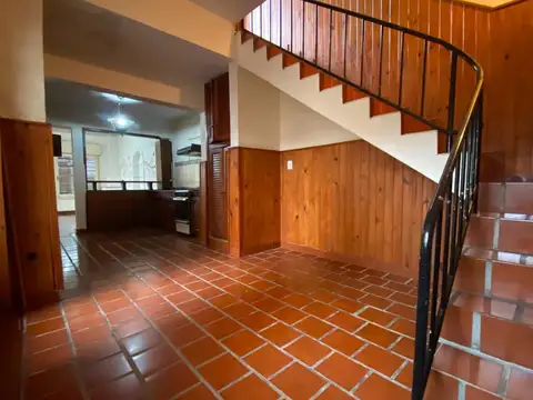 Casa en Alquiler con 1 cochera