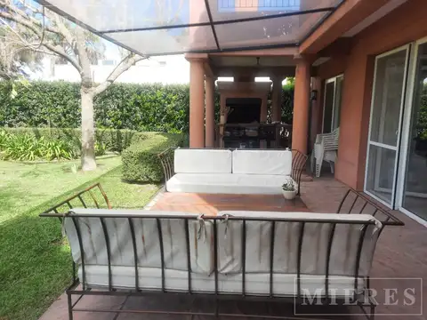 Casa en Alquiler Temporal con 3 cocheras
