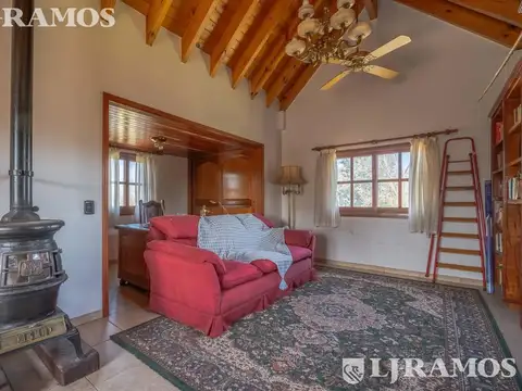Casa 10 ambientes con 4 baños