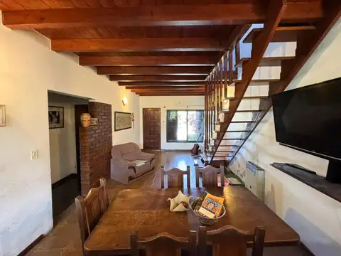 Casa 5 ambientes con 2 baños