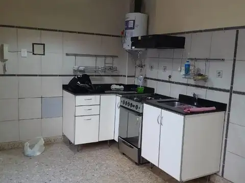 Venta de departamento de 2 amb. 1º piso cta.frente. a metros
