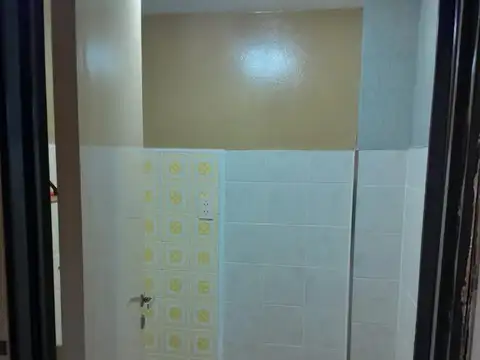 Venta de departamento de 2 amb. 1º piso cta.frente. a metros