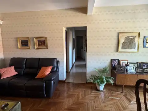 Depto Tipo Casa 6 ambientes con 2 baños