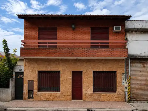 PH 4 AMB AL FRENTE CON PATIO, TERRAZA Y PARRILLA