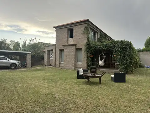Casa en Venta en Coronel Dorrego, USD 285.000