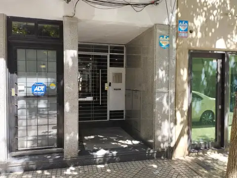 1 De Mayo 1600, Piso PB